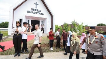 Gubernur Jatim Kofifah Indar Parawansa meresmikan fasilitas gedung Smadatara Banyuwangi