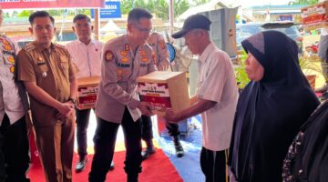 Dukung Program Prioritas Nasional, Kapolres Banyuasin Salurkan Bantuan Sosial di Air Kumbang