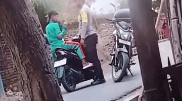 VIRAL Oknum Polisi Tampar Siswa SMP di Nggembe Bima! Warga Meledak Marah, Jalan Raya Diblokir Total