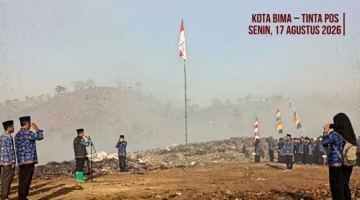 MOMEN BERSEJARAH: KADIS LINGKUNGAN HIDUP KOTA BIMA JABAT INSPEKTUR UPACARA HUT RI KE-81 DI TPA OIMBO